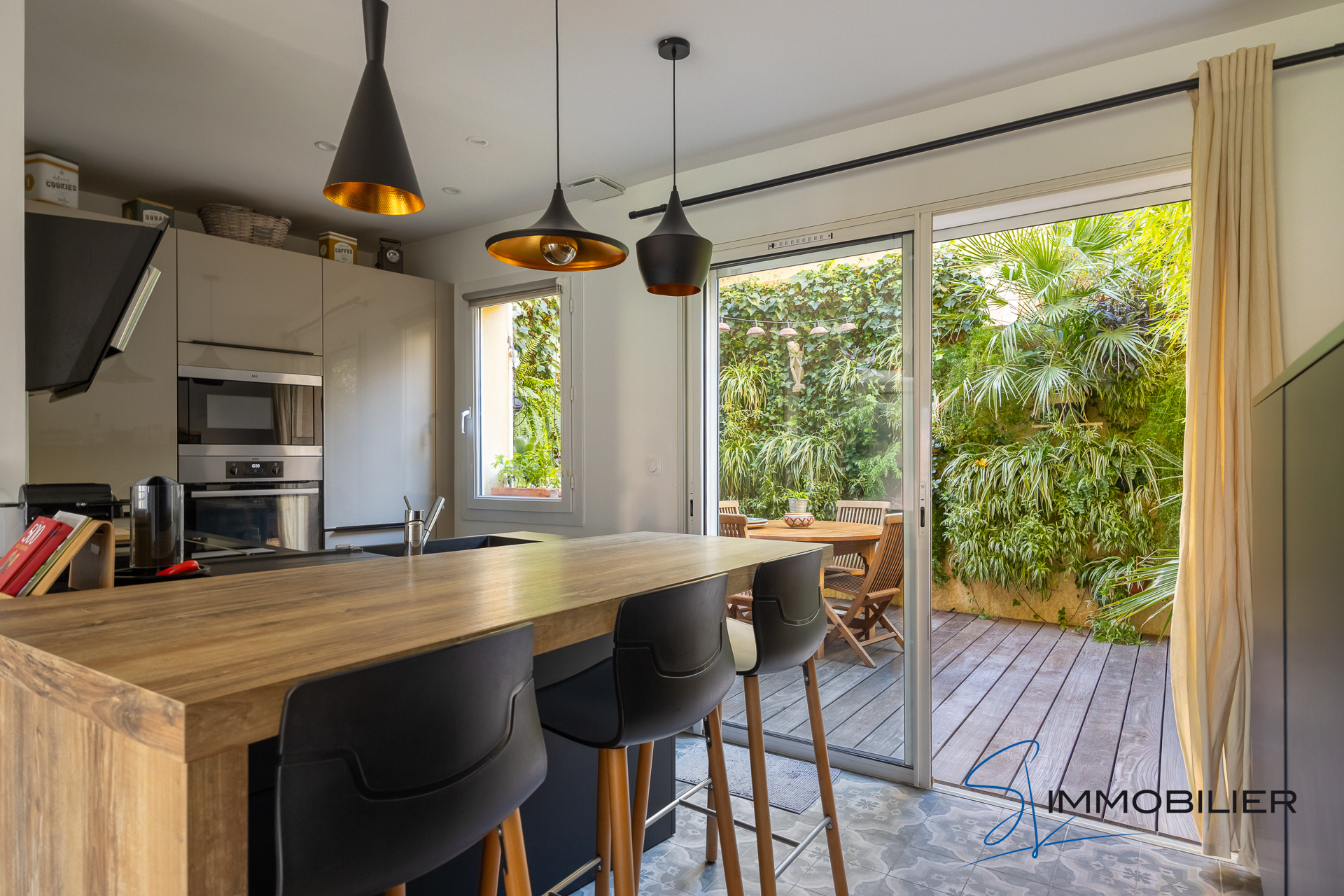 Maison en Vente à Marseille / 6 pièces 191m2